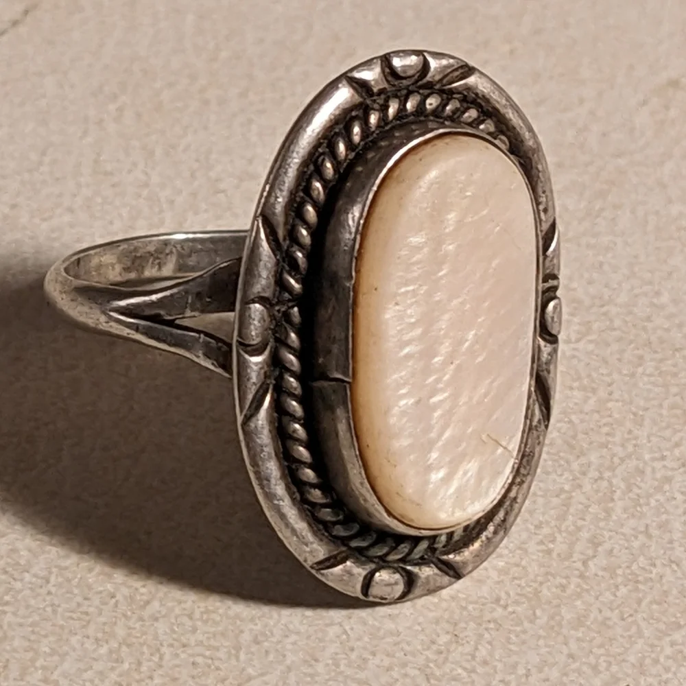 VTG SIGNED J-R-LAKE NAVAJO STERLING SILVER MOP RING SZ.8 - Picture 2 of 7